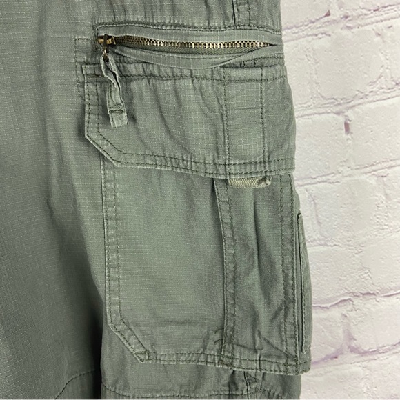 Chaps Men's Olive Green Cargo Shorts Size: 38W - Picture 2 of 11